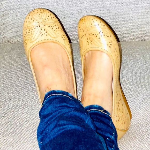 🆕 BNIOB• Baretraps Mariah Flats with Memory Foam in Caramel ~ Women’s ~ Leather - Picture 15 of 16